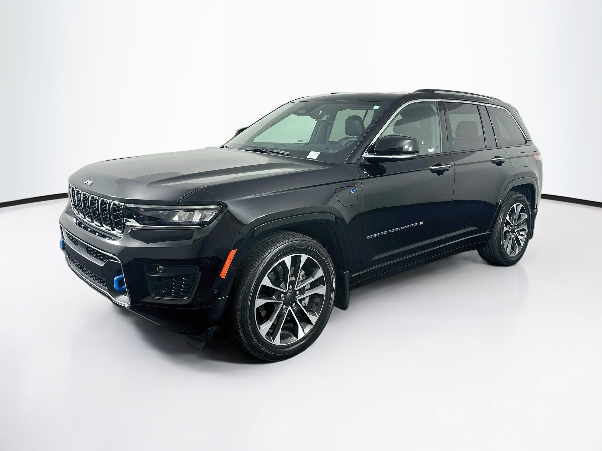 Used 2022 Jeep Grand Cherokee Overland w/ MOPAR Finishing Package AWD/4WD image 3