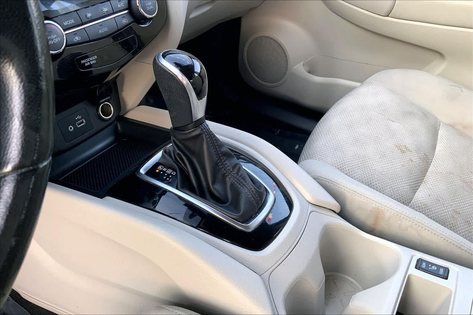 Used 2022 Nissan Rogue Sport SV FWD image 16