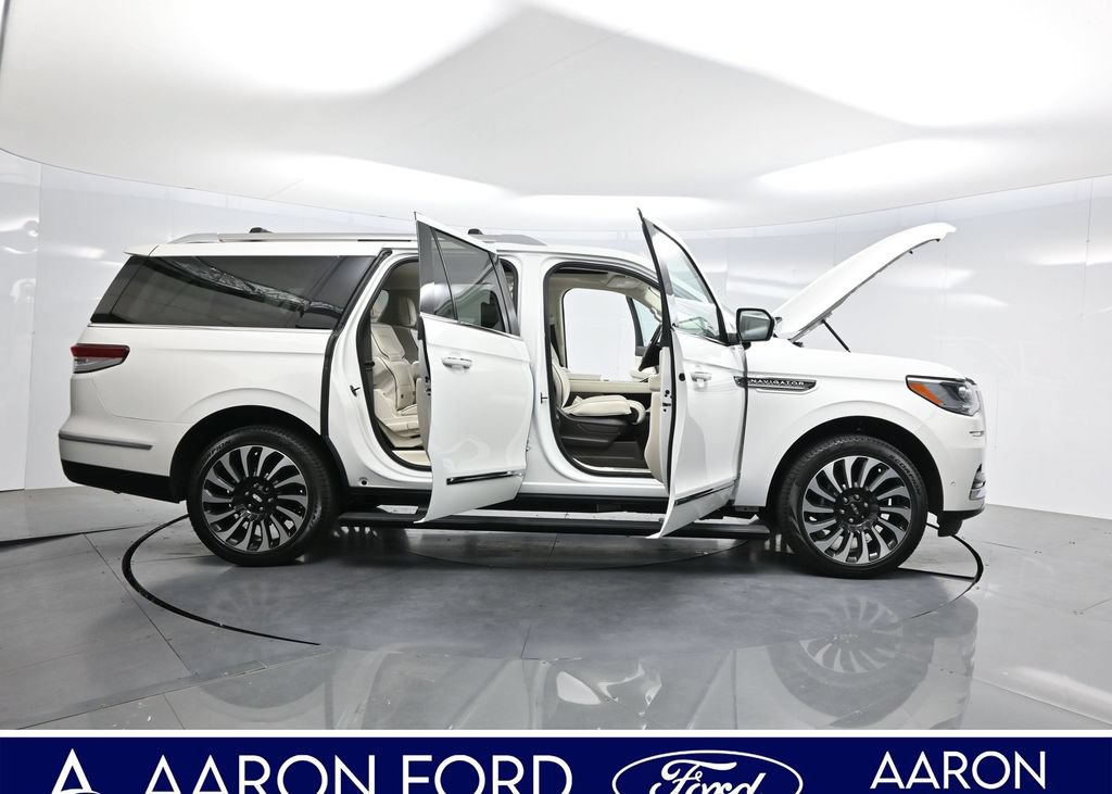 Used 2023 Lincoln Navigator L Black Label AWD/4WD image 3