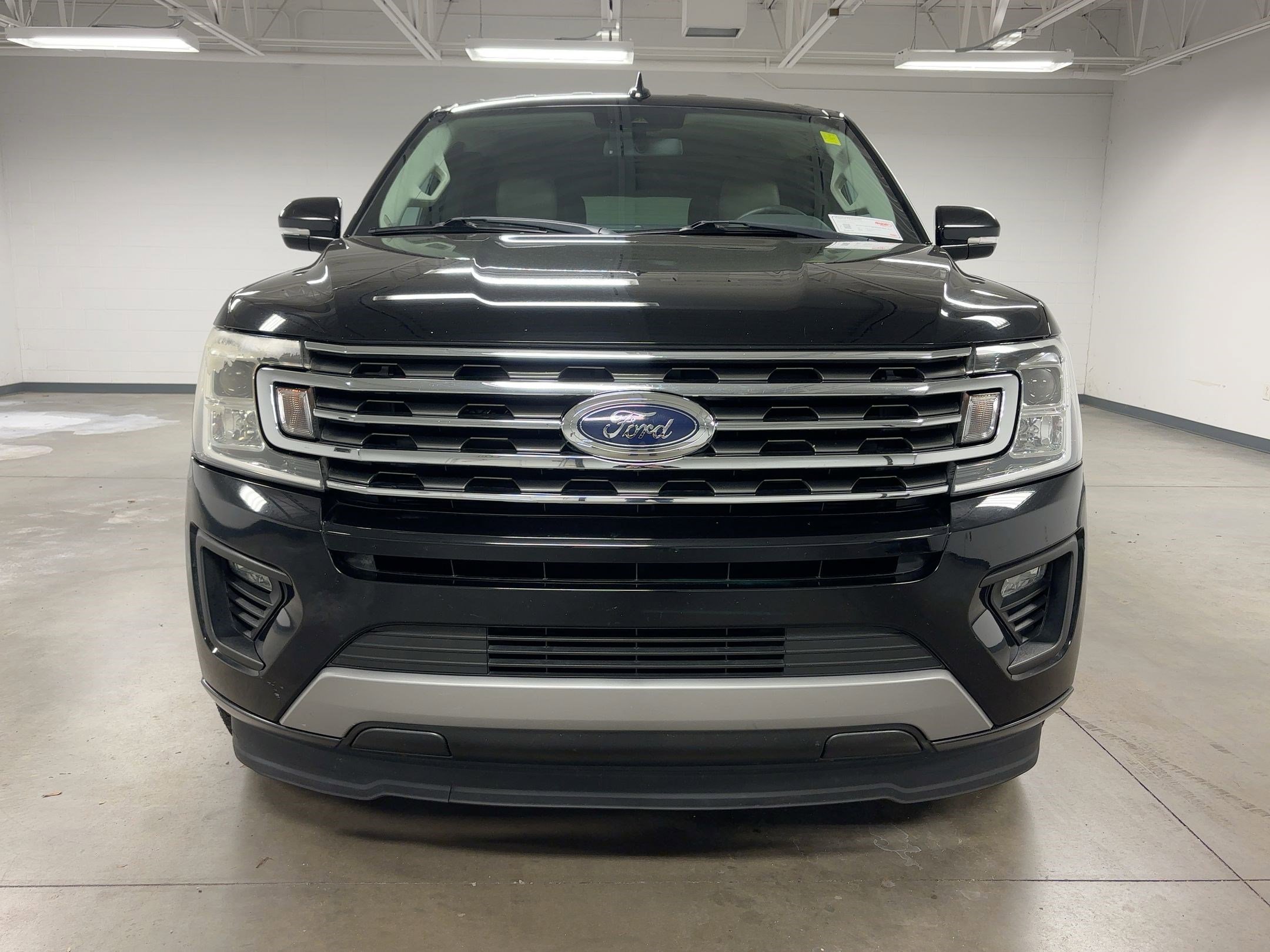 Used 2019 Ford Expedition Max XLT w/ Equipment Group 202A image 4