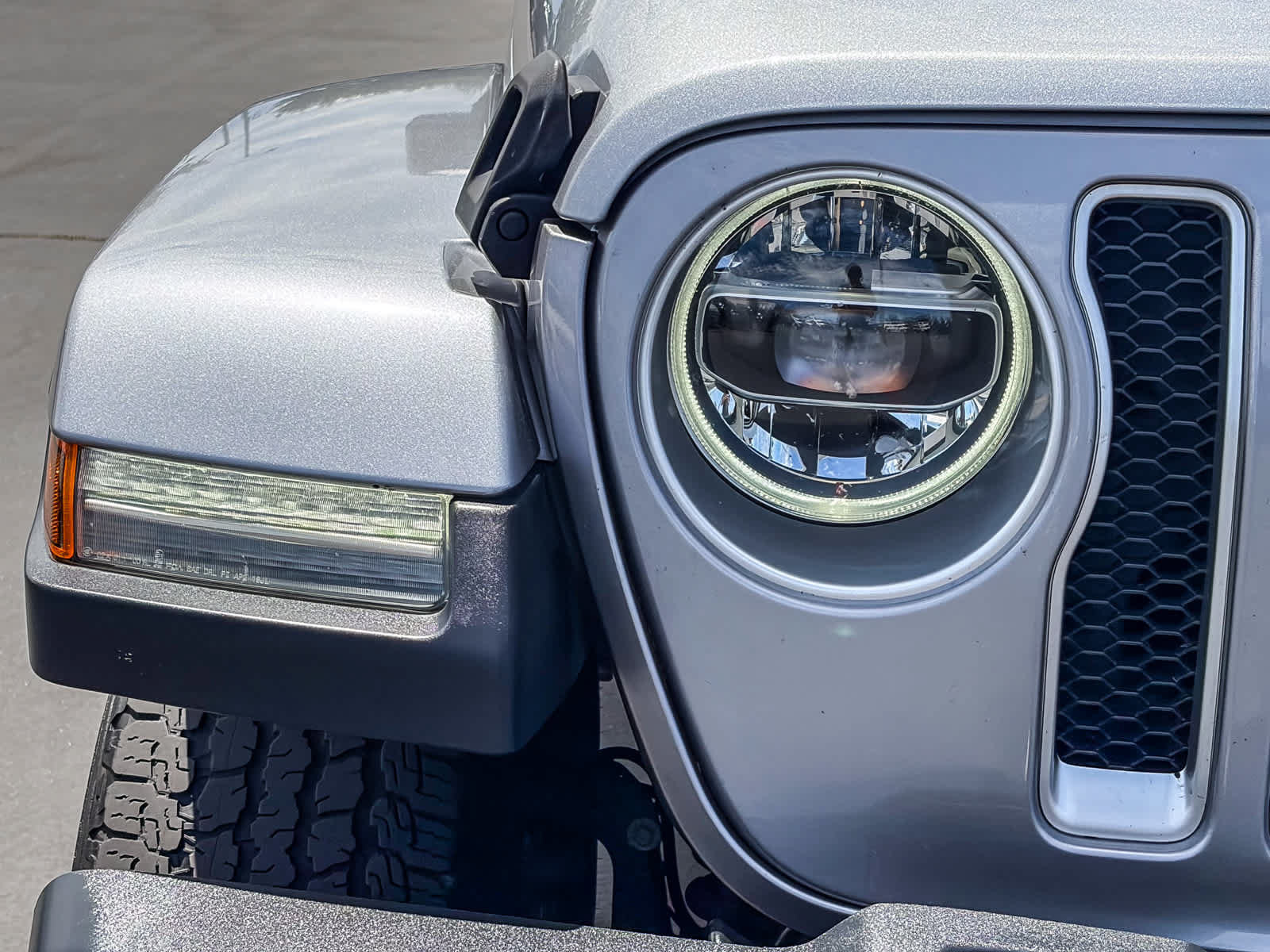 Used 2018 Jeep Wrangler Unlimited Sahara AWD/4WD image 7