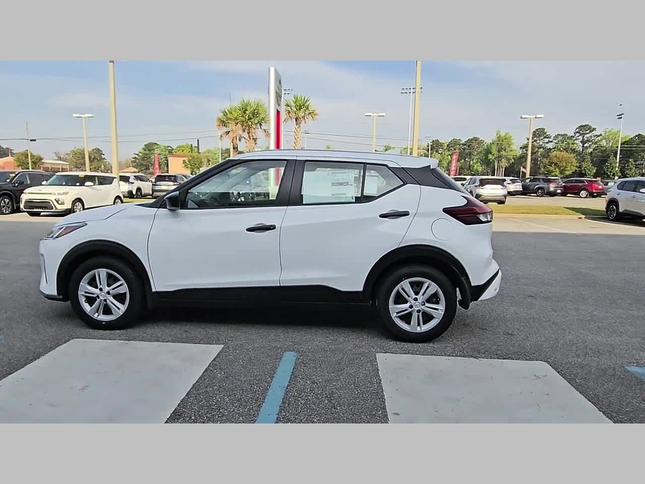 New 2025 Nissan Kicks Play S image 25