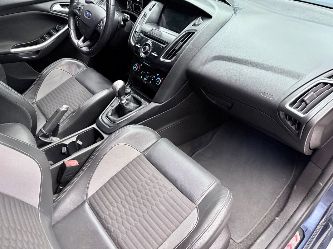 Used 2018 Ford Focus ST w/ Equipment Group 401A FWD image 11