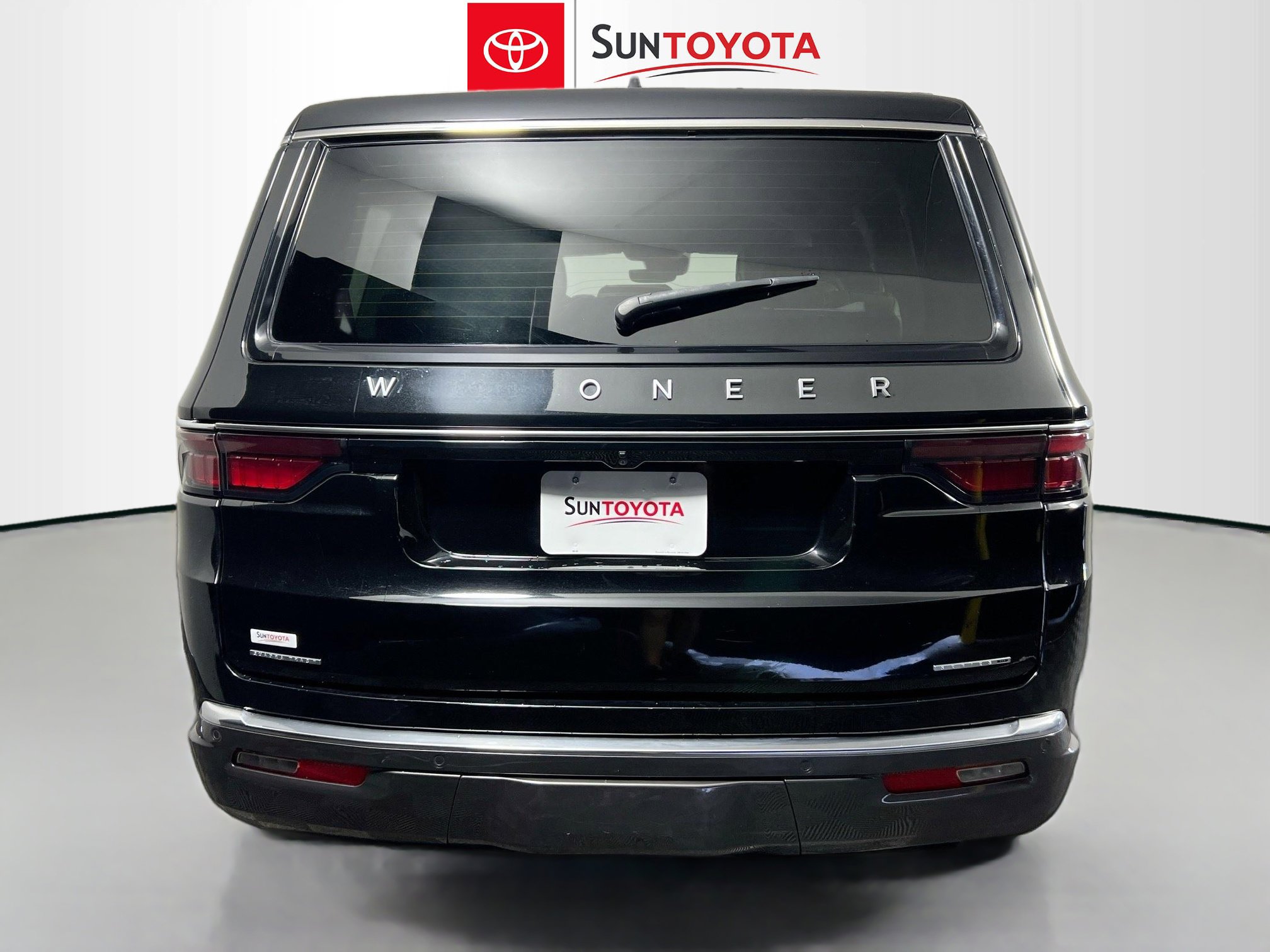 Used 2022 Jeep Wagoneer Series III w/ Convenience Group I image 5