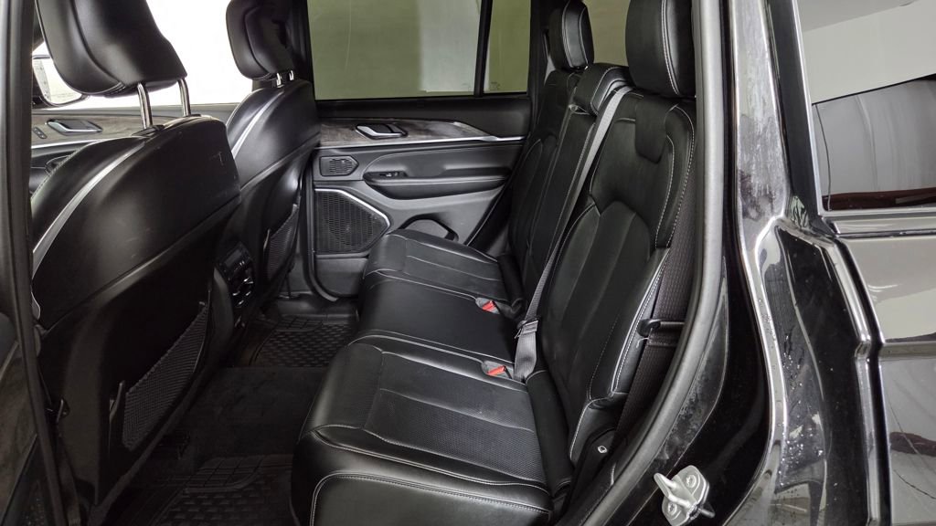 Used 2022 Jeep Grand Cherokee Overland w/ Luxury Tech Group IV image 32