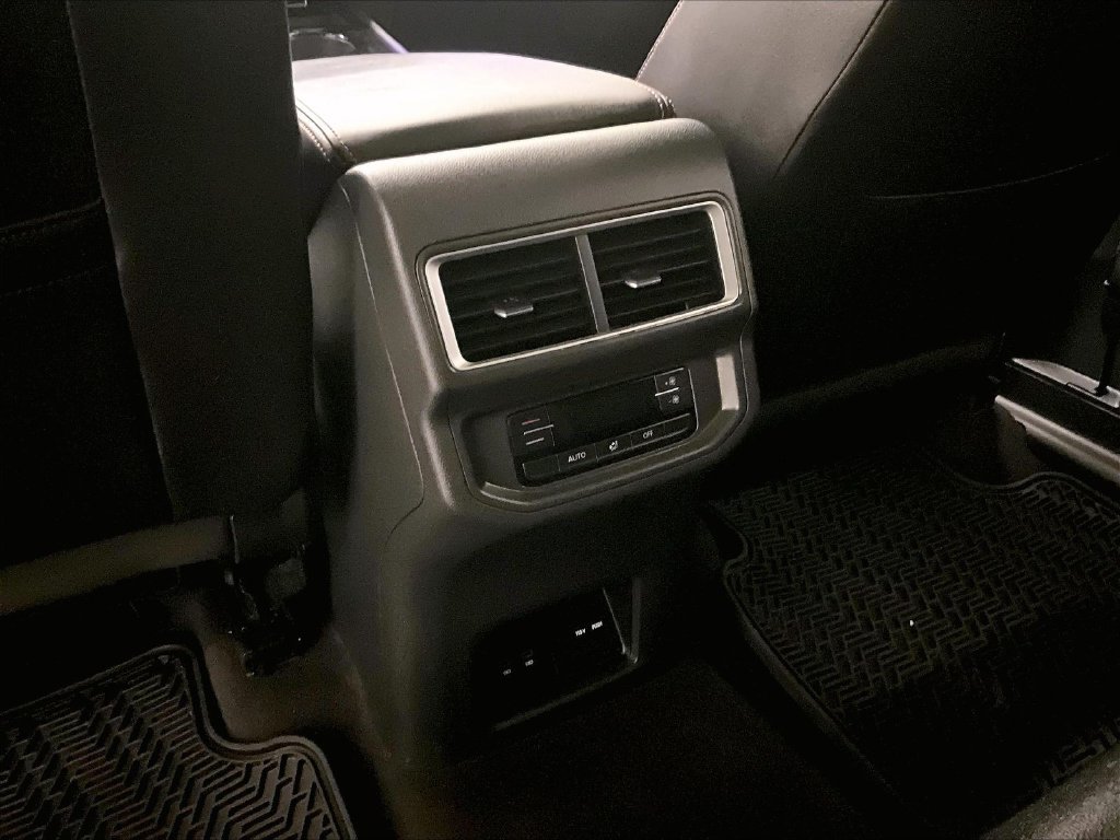 Used 2024 Volkswagen Atlas Peak Edition SE AWD/4WD image 10