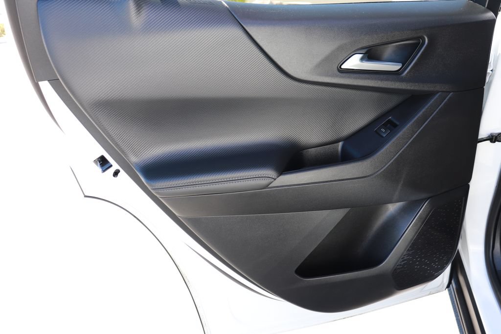 Used 2026 Chevrolet Equinox LT FWD image 12