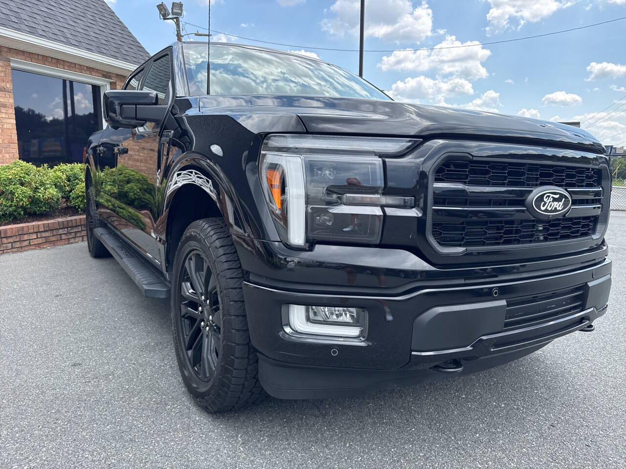 Used 2024 Ford F150 Lariat w/ Equipment Group 502A High AWD/4WD image 8