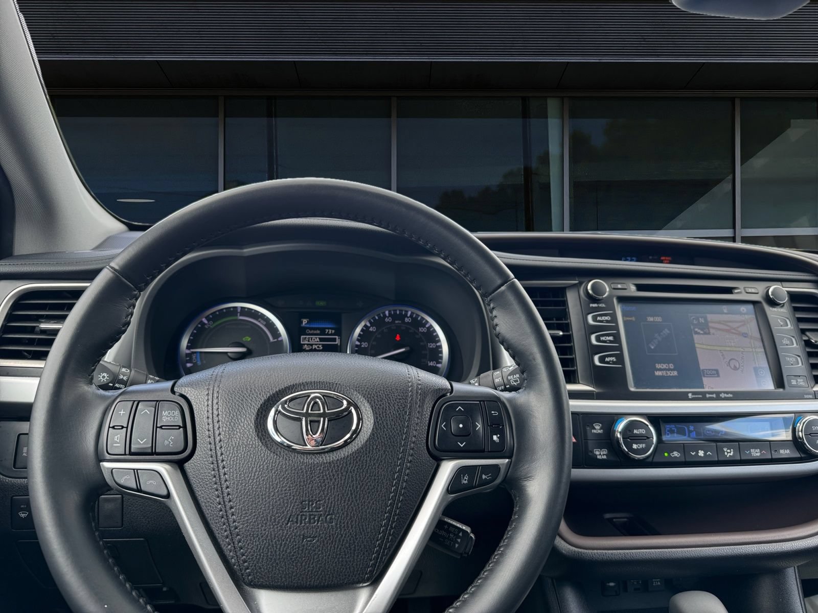 Used 2019 Toyota Highlander XLE AWD/4WD image 4