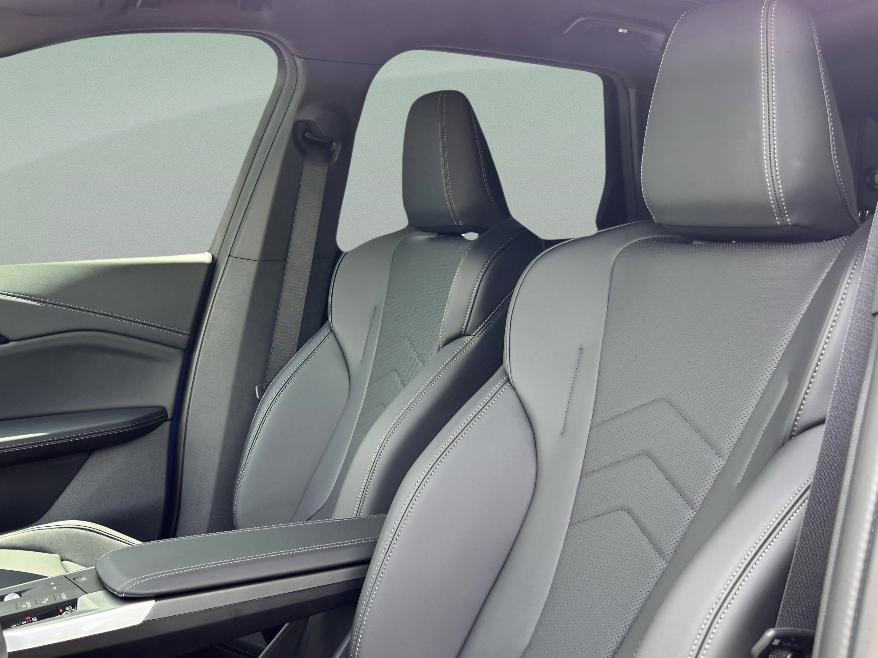 Used 2025 BMW X1 xDrive28i w/ Technology Package image 25