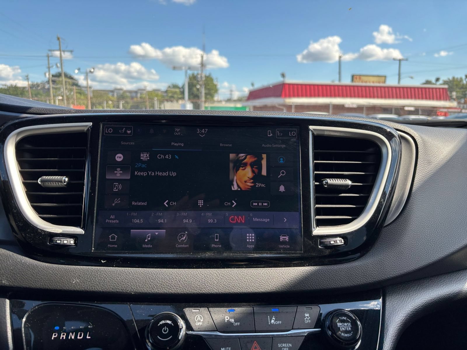 Used 2025 Chrysler Pacifica Select FWD image 19