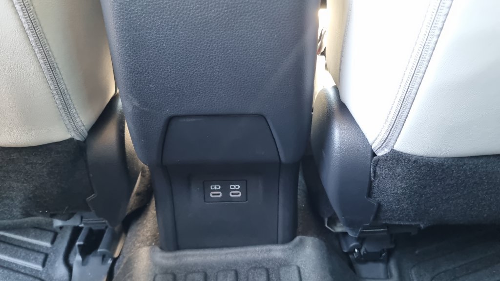 Used 2024 Toyota Prius XLE FWD image 18