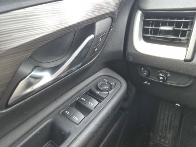 Used 2023 GMC Terrain SLE w/ Driver Convenience Package image 17