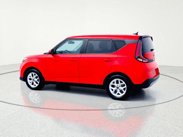 Certified 2023 Kia Soul LX w/ LX Technology Package FWD image 3