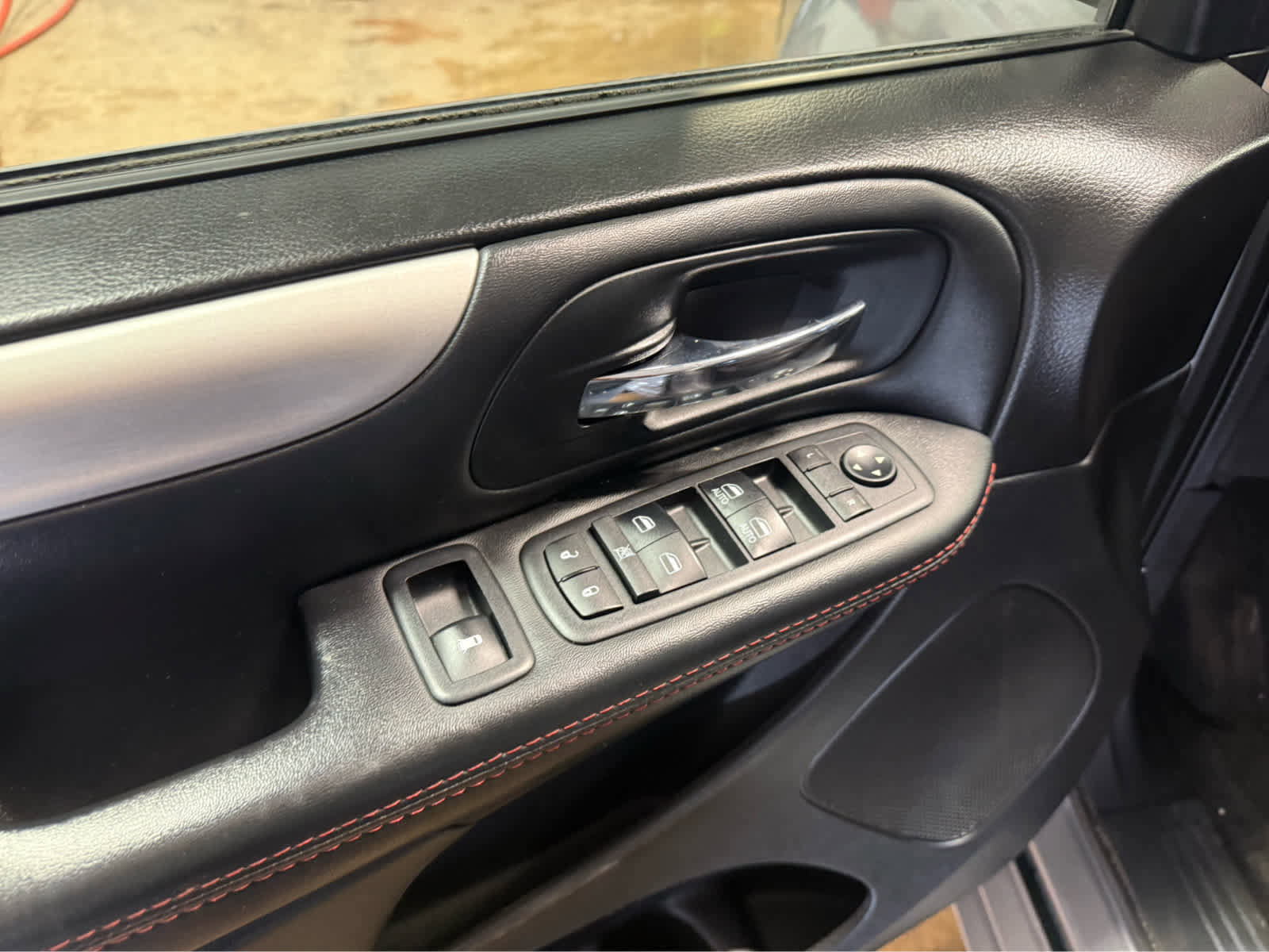 Used 2017 Dodge Grand Caravan GT image 8