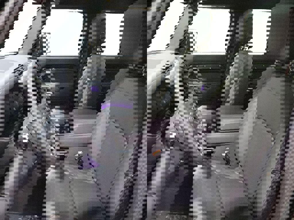 New 2026 Land Rover Defender 110 X-Dynamic SE image 13