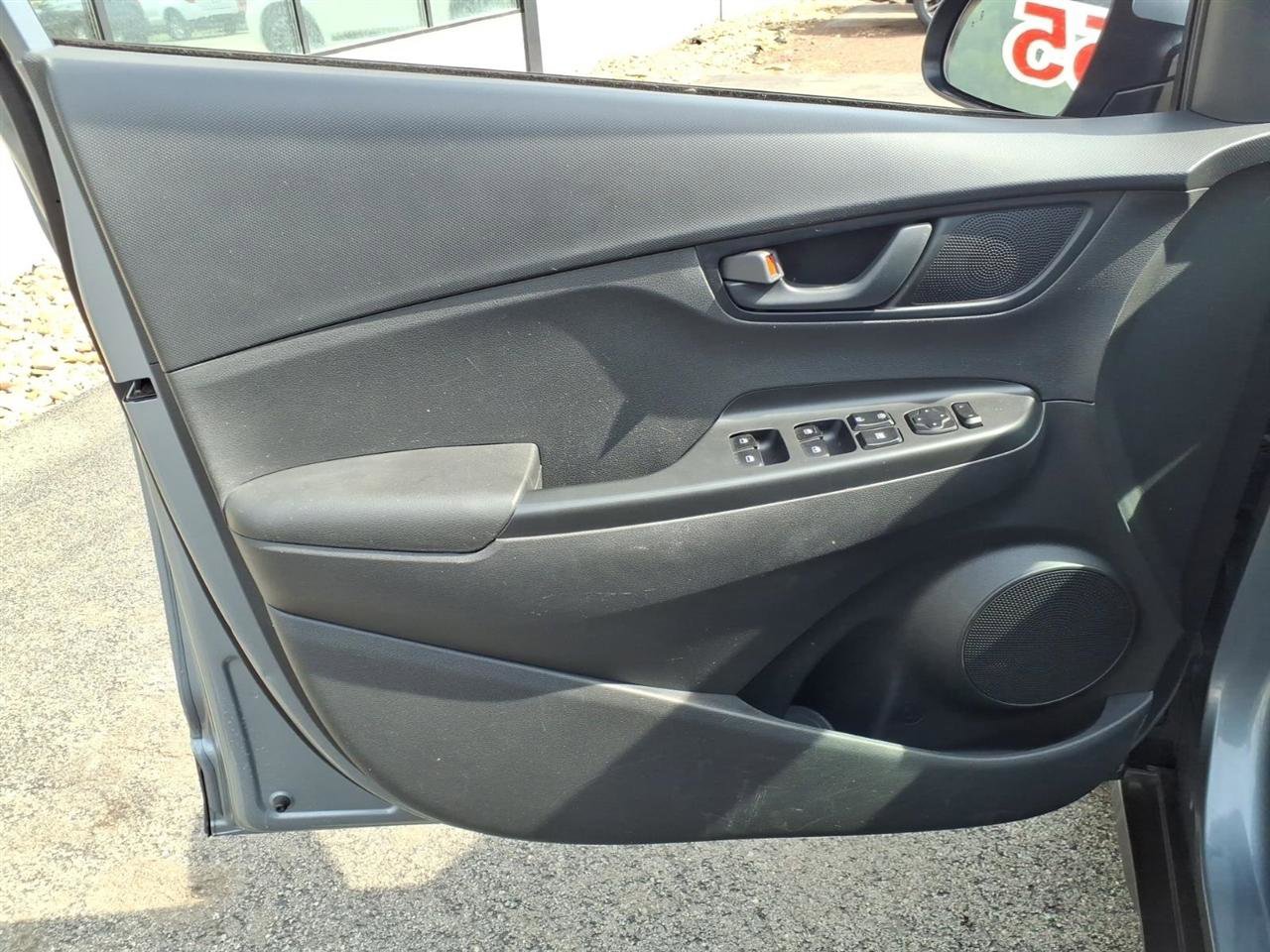 Used 2021 Hyundai Kona SEL FWD image 11