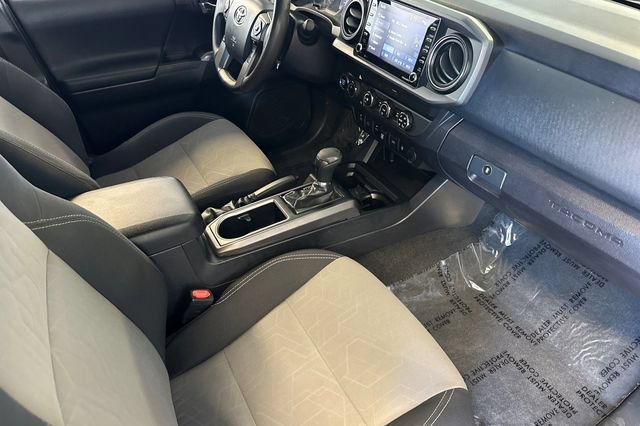 Used 2020 Toyota Tacoma TRD Off-Road w/ Technology Package AWD/4WD image 17
