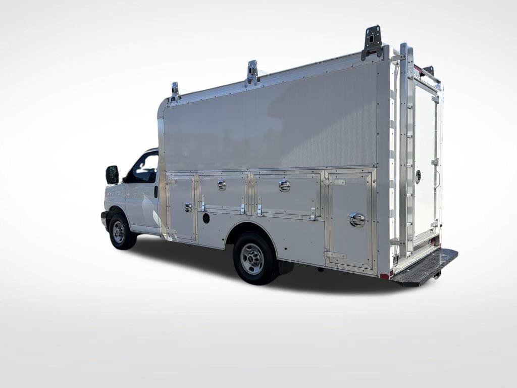 New 2026 GMC Savana 3500 w/ Power Convenience Package RWD image 3
