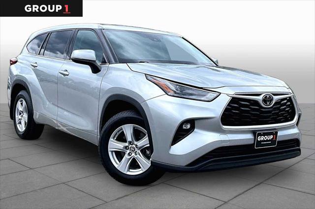 Certified 2021 Toyota Highlander LE AWD/4WD image 3