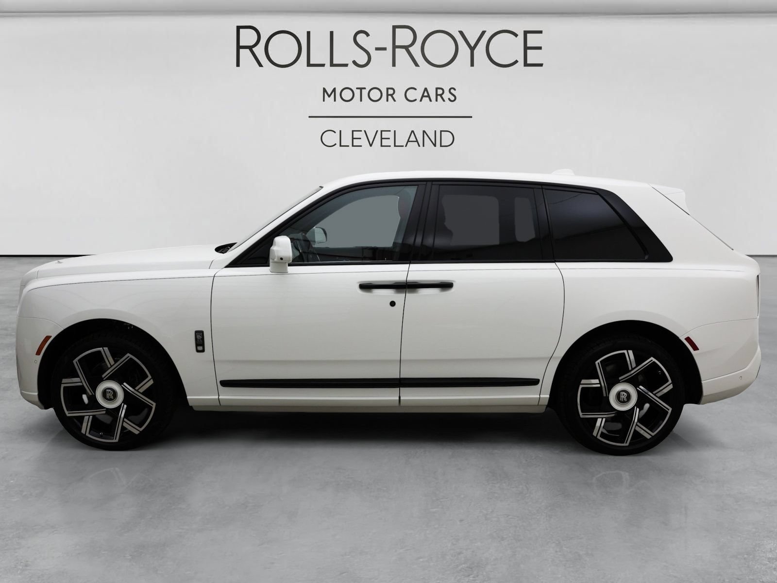 Certified 2025 Rolls-Royce Cullinan Black Badge AWD/4WD image 22