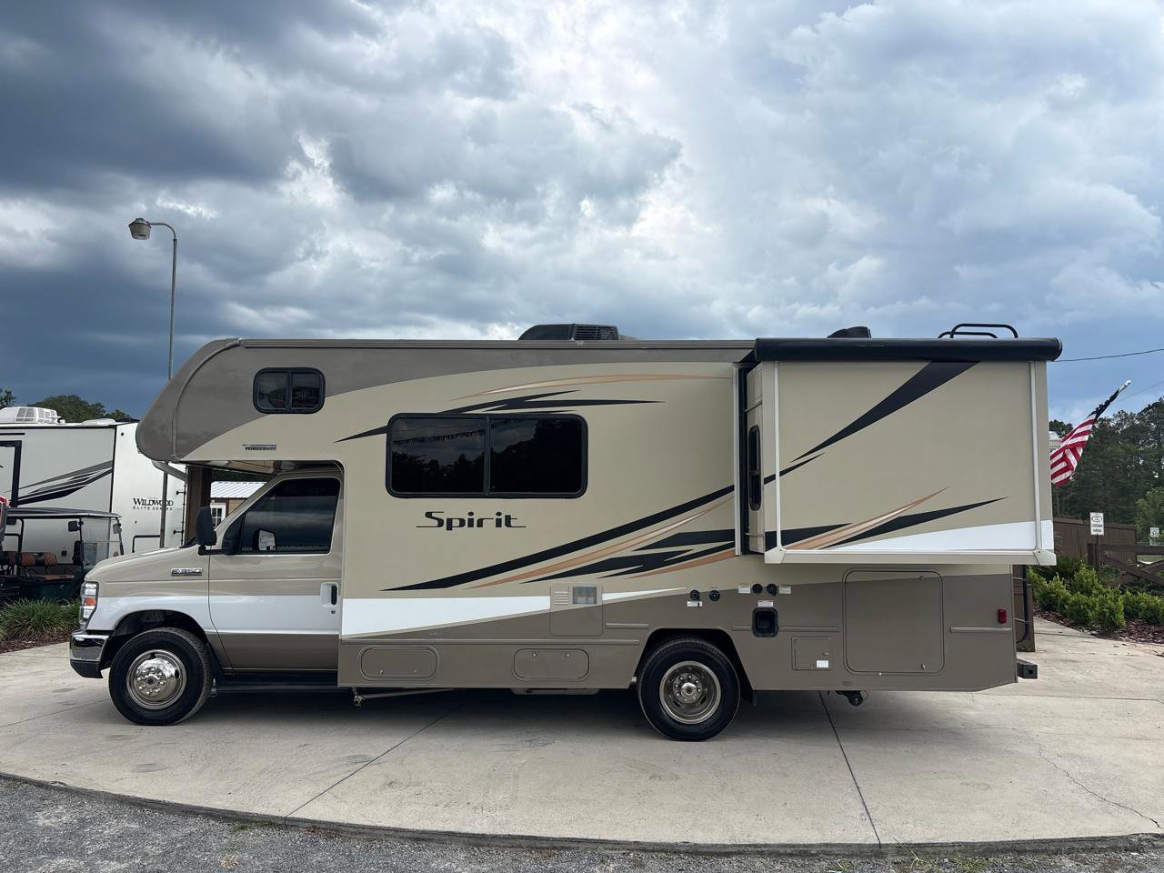 Used 2018 Ford E-350 and Econoline 350 Super Duty w/ Motorhome Prep Package RWD image 7