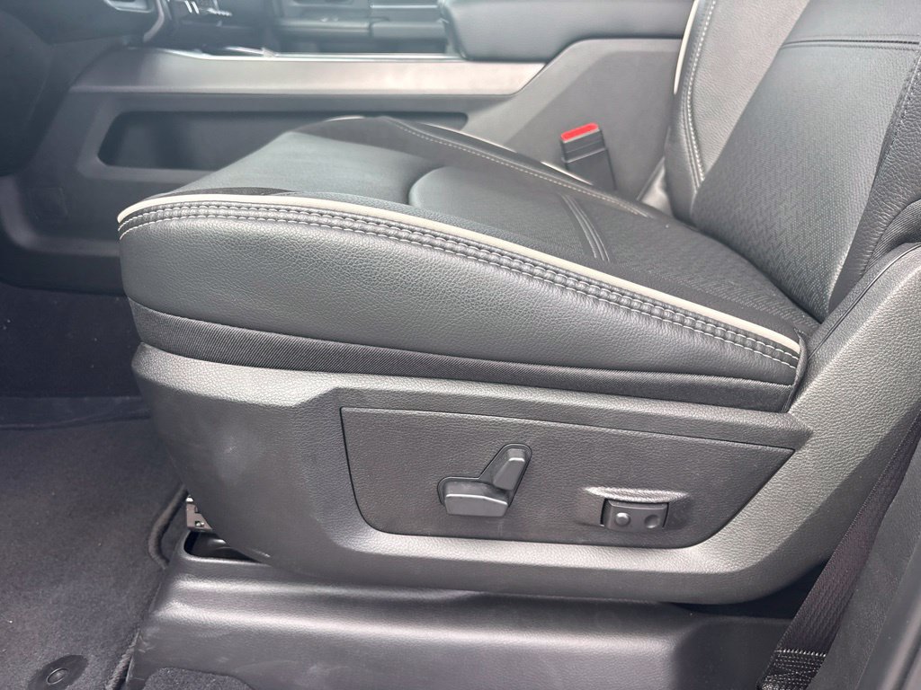 New 2026 RAM 3500 Laramie AWD/4WD image 17