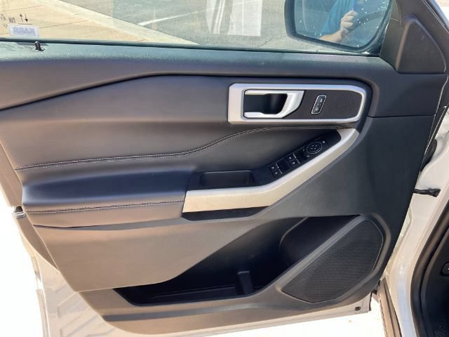 Used 2021 Ford Explorer XLT w/ Equipment Group 202A AWD/4WD image 16