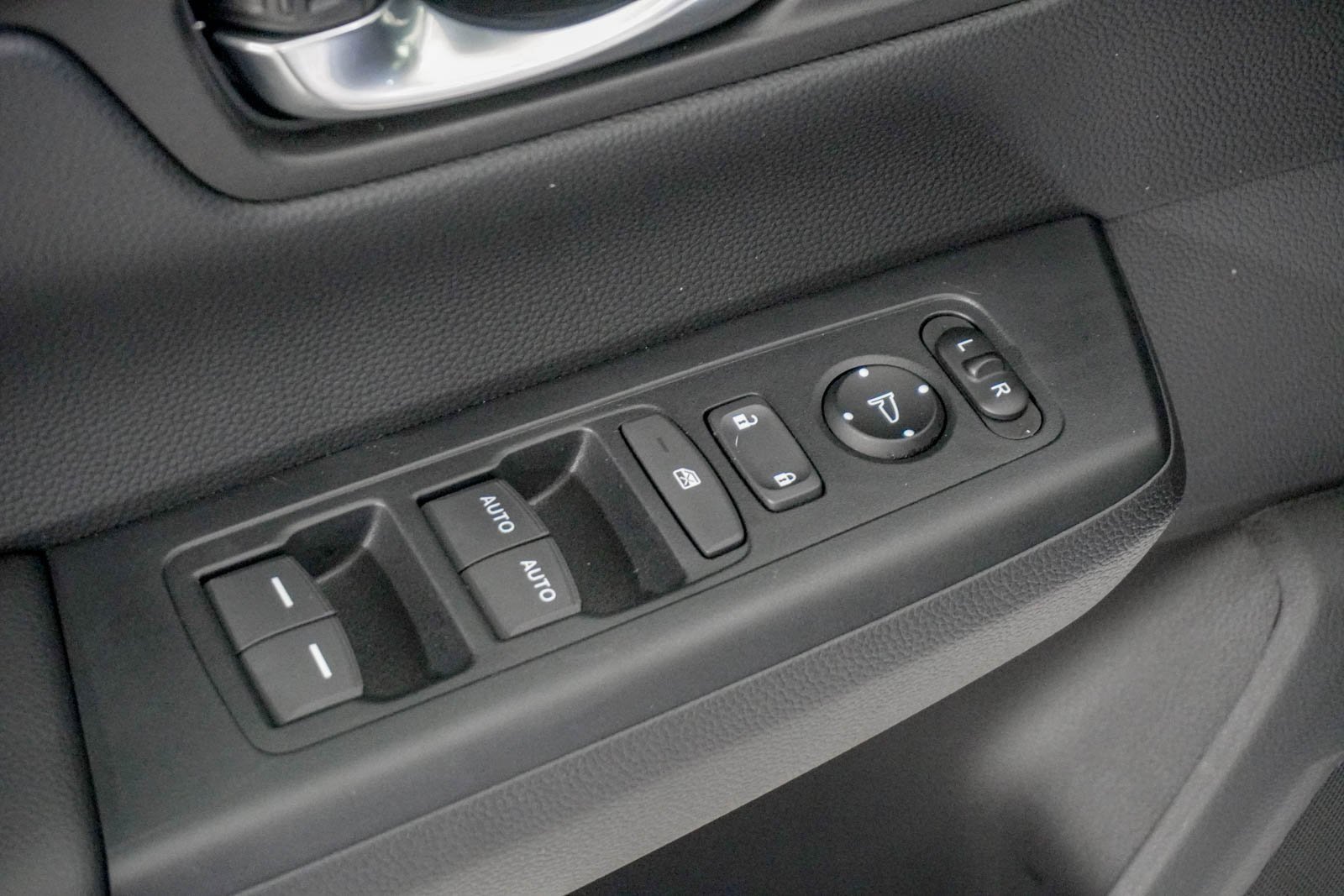 Certified 2025 Honda CR-V EX image 17