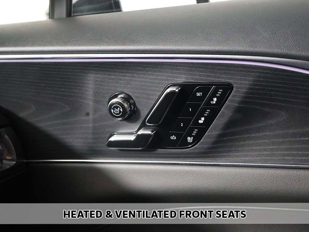 Used 2025 Cadillac Lyriq Sport AWD/4WD image 11