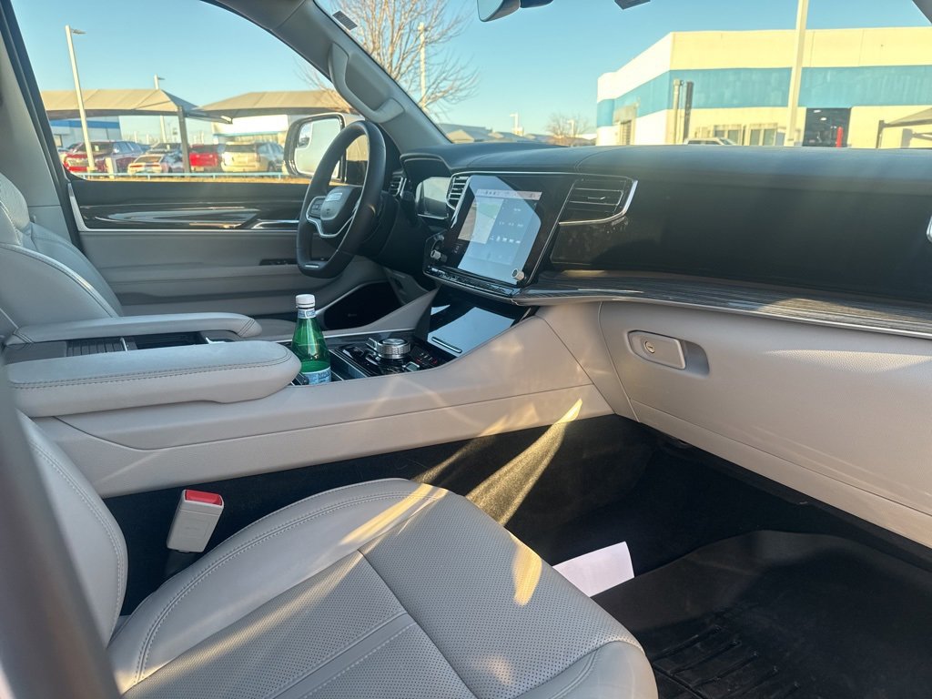 Used 2022 Jeep Wagoneer Series III w/ Premium Group I image 8