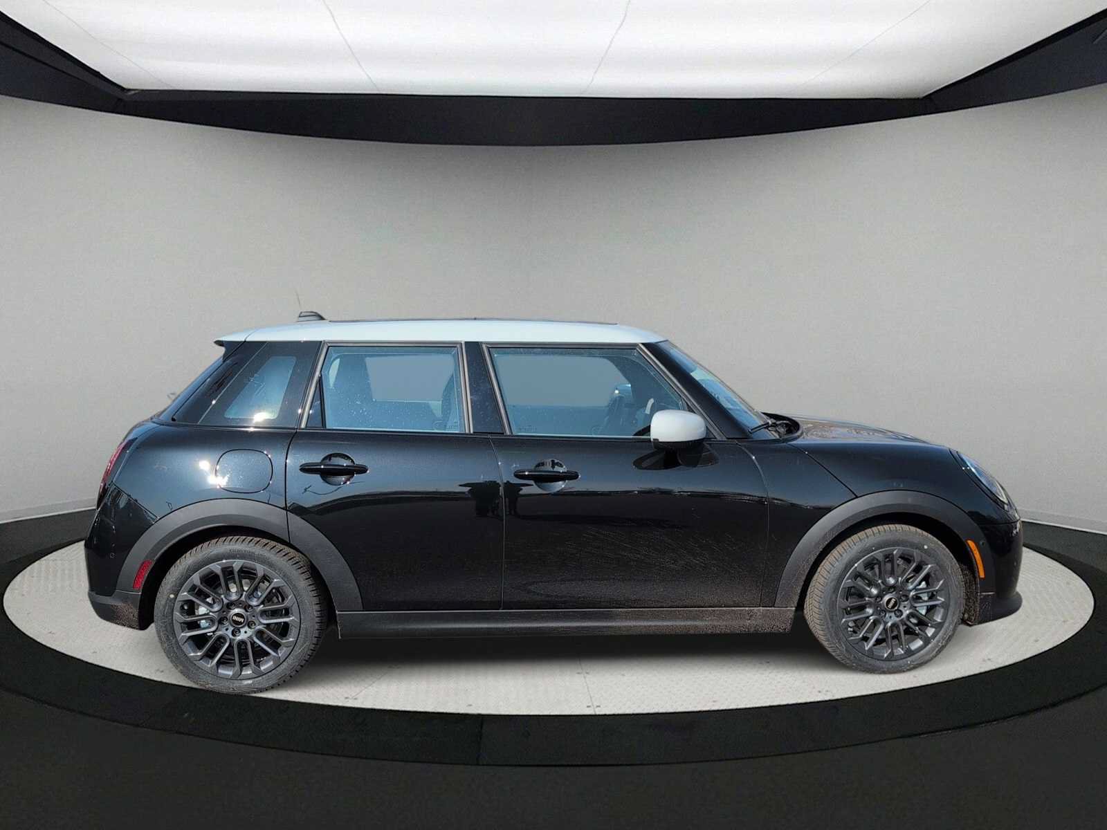 New 2026 MINI Cooper 4-Door Hardtop FWD image 9