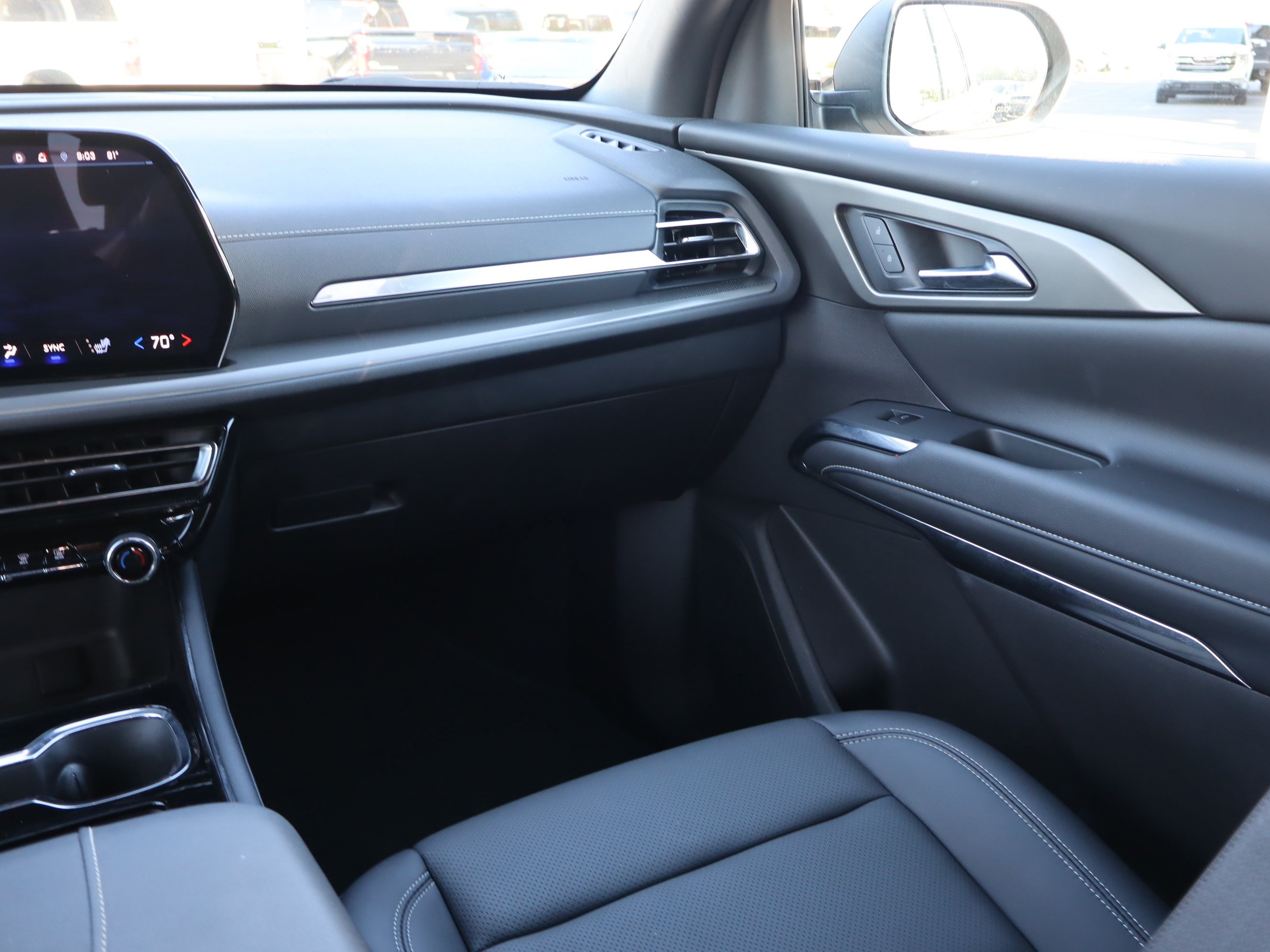 Used 2025 Chevrolet Traverse LT FWD image 14