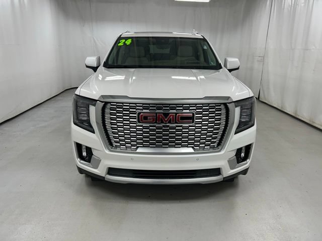 Used 2024 GMC Yukon XL Denali w/ Denali Reserve Package AWD/4WD image 3