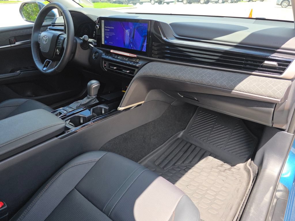 Used 2026 Toyota Camry XLE AWD/4WD image 13