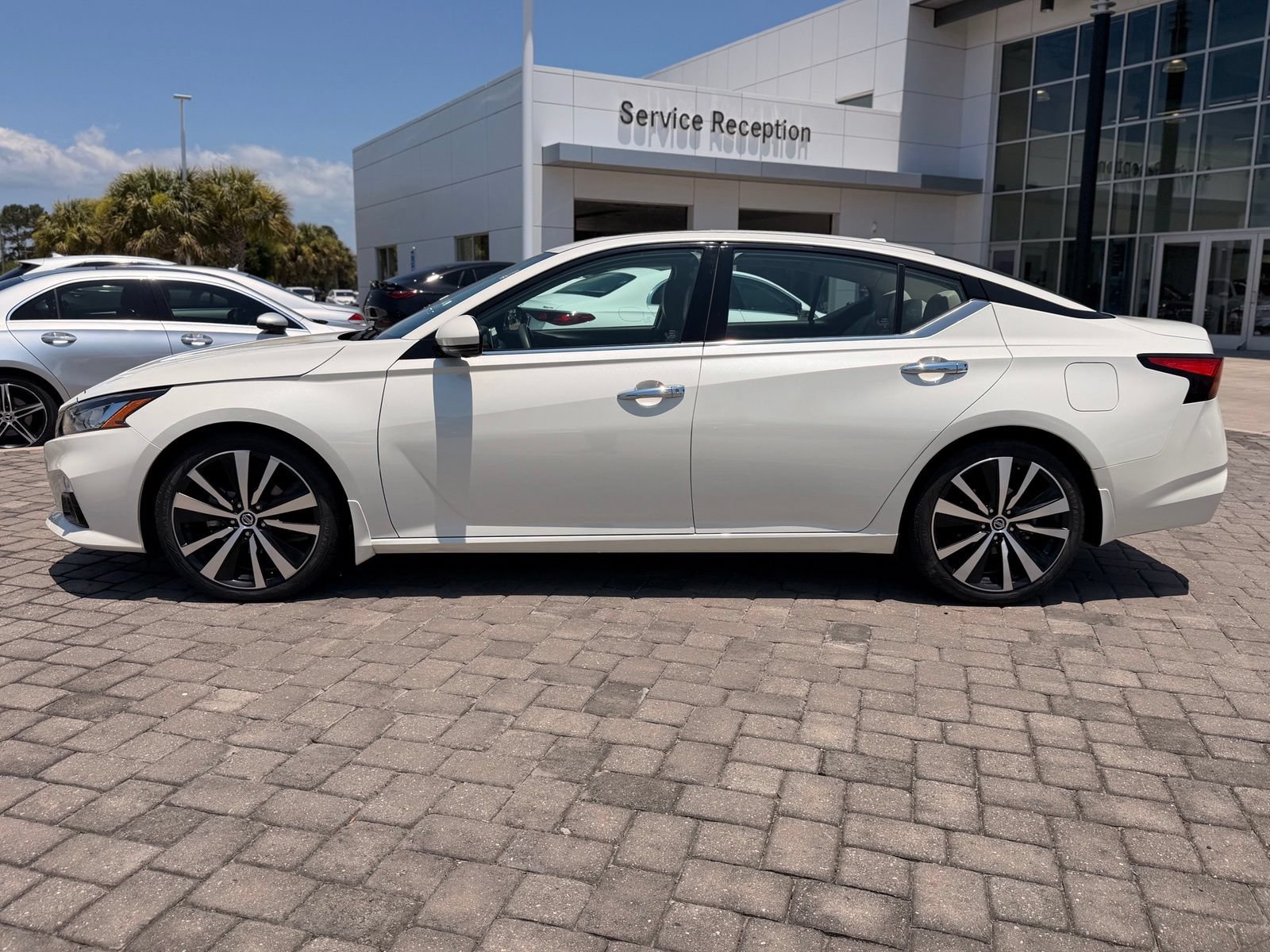 Used 2020 Nissan Altima 2.0 Platinum FWD image 12