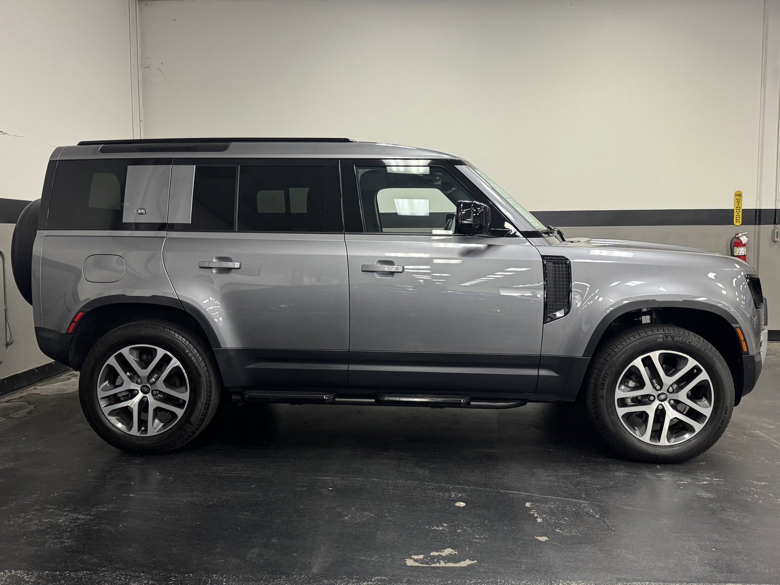 Used 2023 Land Rover Defender 110 S image 5