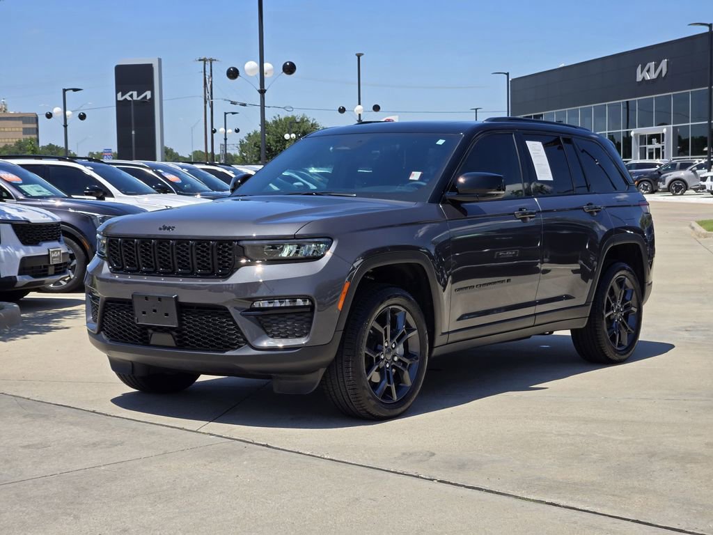 Used 2025 Jeep Grand Cherokee Limited w/ Trailer Tow Package AWD/4WD image 2