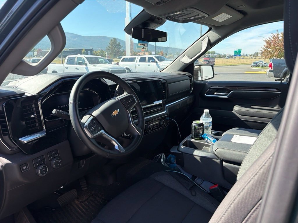 Used 2025 Chevrolet Silverado 1500 LT AWD/4WD image 9
