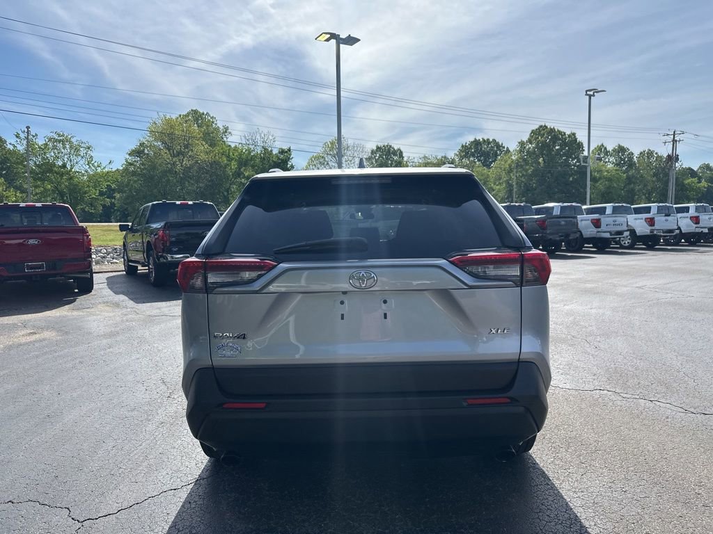 Used 2019 Toyota RAV4 XLE FWD image 4