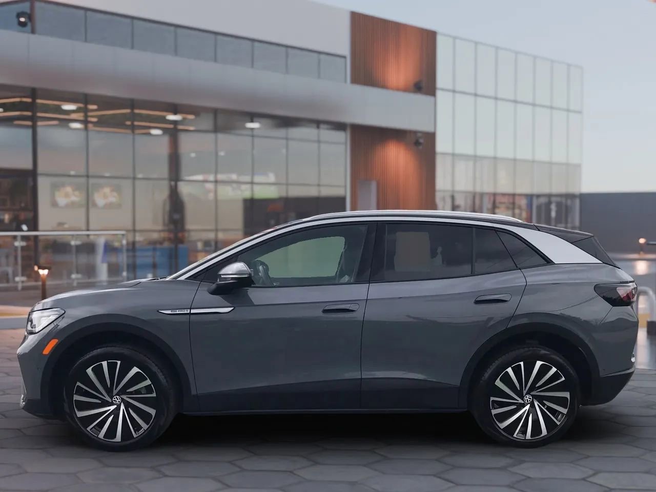 Used 2023 Volkswagen ID.4 Pro S Plus image 8