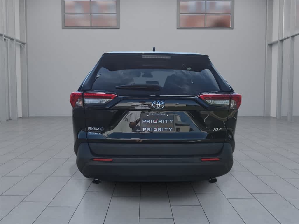 Used 2023 Toyota RAV4 XLE FWD image 9