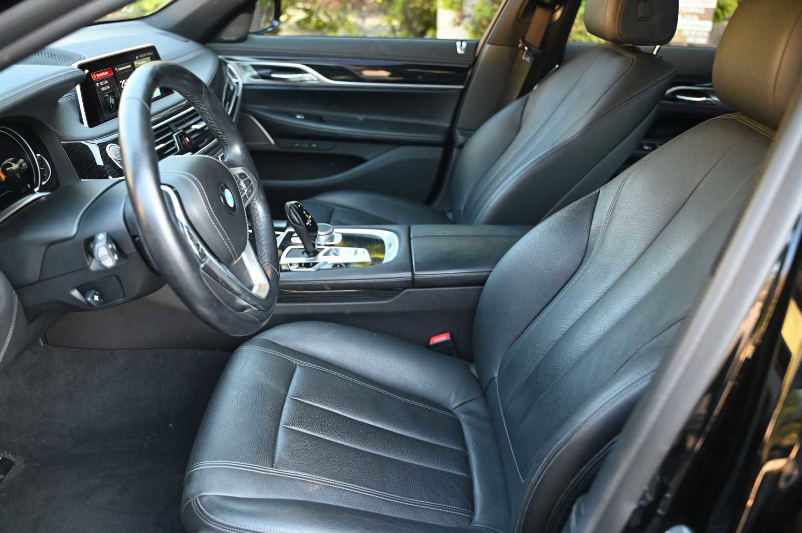 Used 2019 BMW 740i w/ M Sport Package image 18