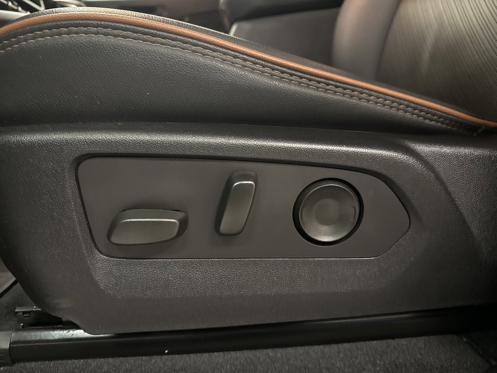 Used 2023 GMC Canyon AT4 w/ AT4 Premium Package image 18