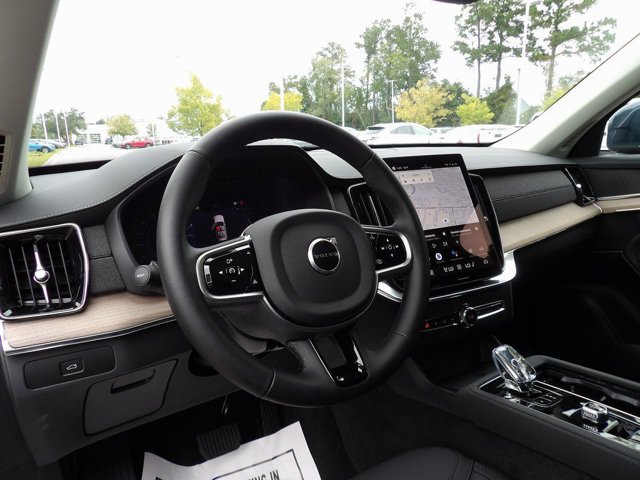 Certified 2025 Volvo XC90 B6 Plus image 8