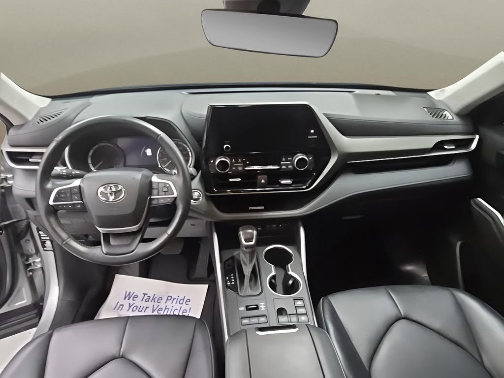 Used 2023 Toyota Highlander Limited image 17