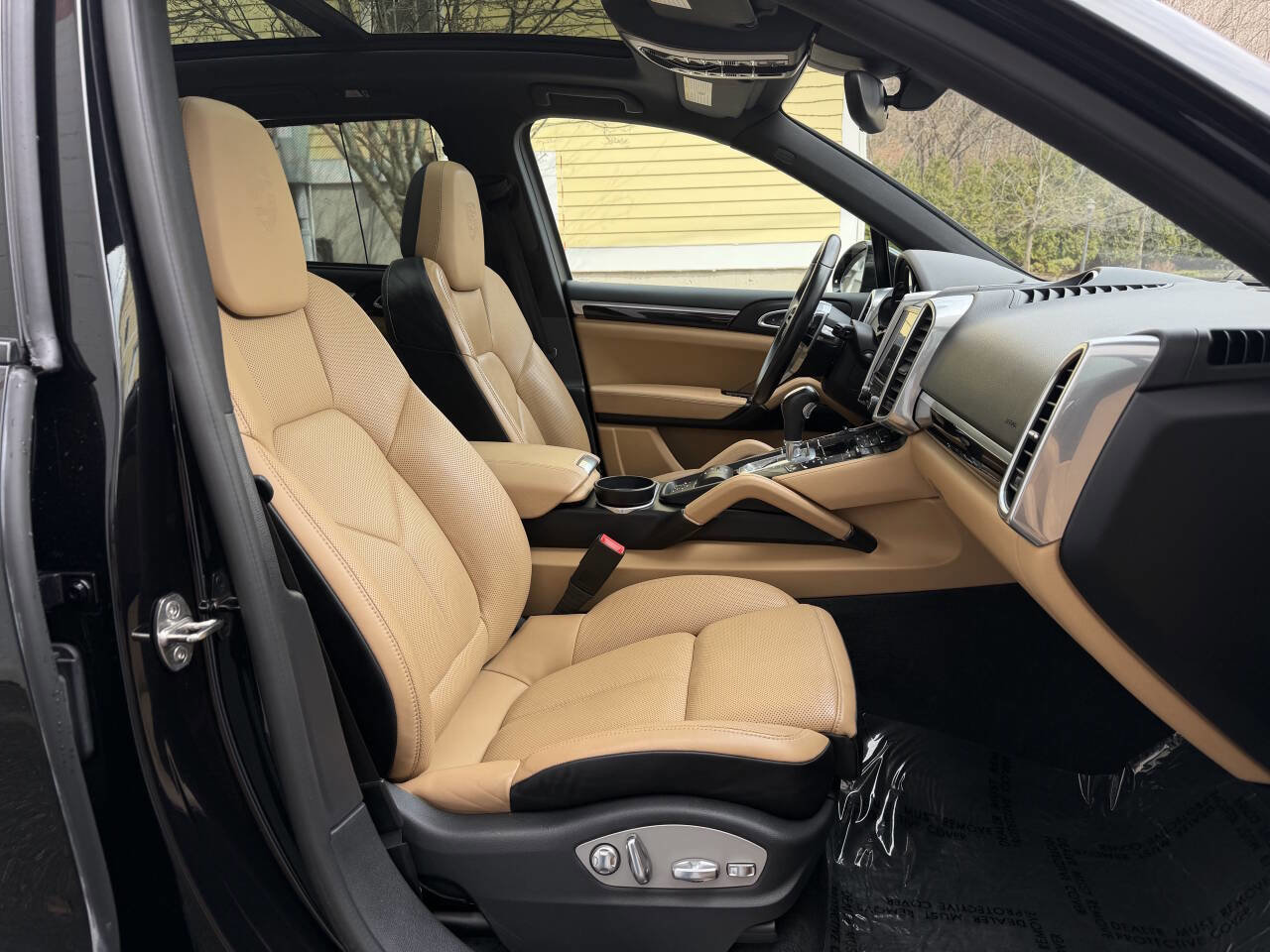 Used 2018 Porsche Cayenne S Platinum image 25