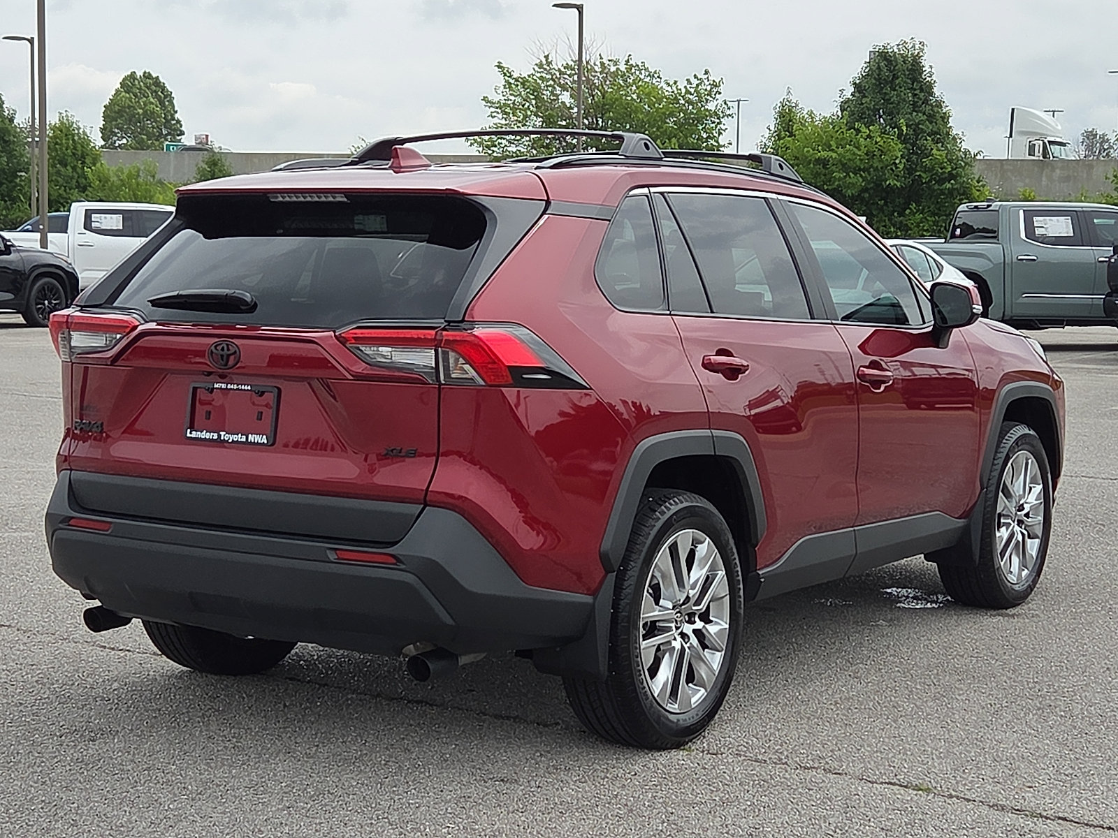 Used 2025 Toyota RAV4 XLE Premium FWD image 5