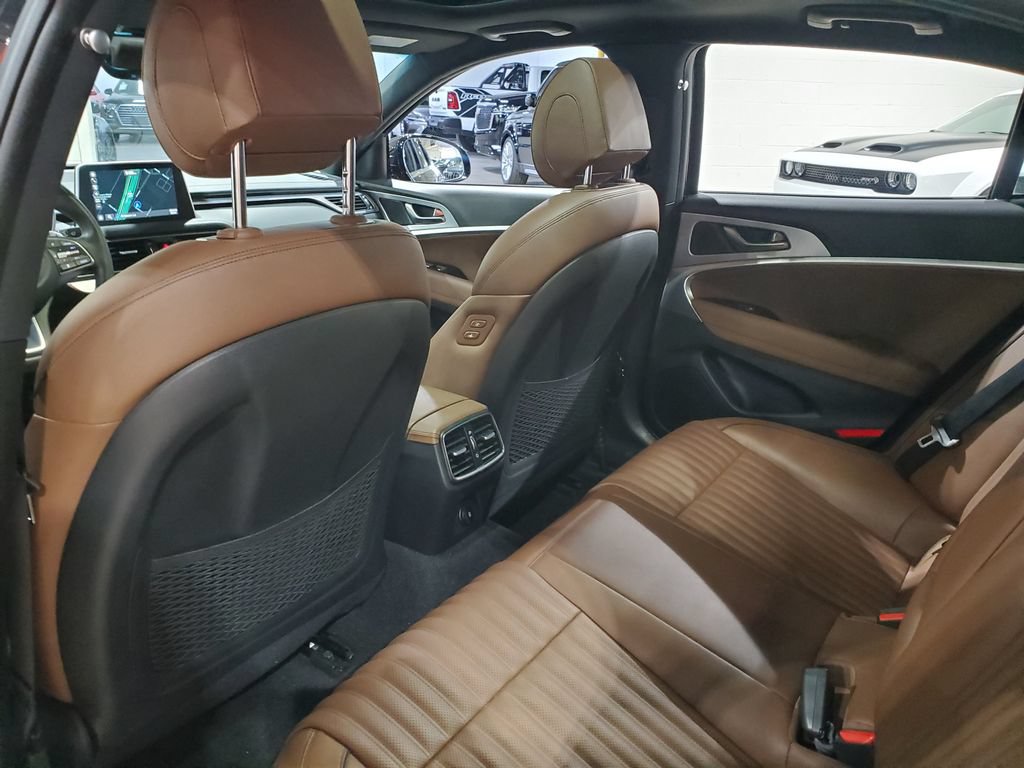 Used 2021 Genesis G70 3.3T RWD image 24