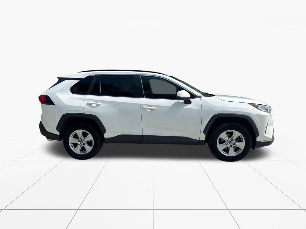 Used 2019 Toyota RAV4 XLE w/ Convenience Package FWD image 9